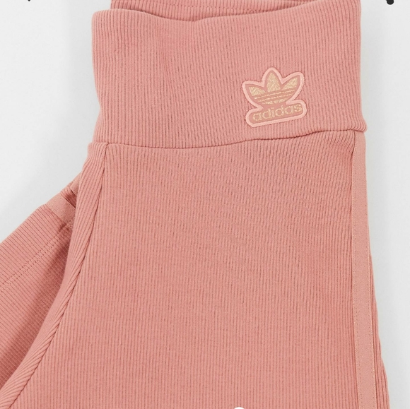 Adidas shorts in ash pink - Picture 9 of 11